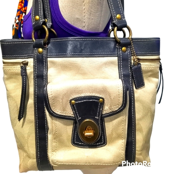 Coach Handbags - Coach beige large legacy Gigi tote